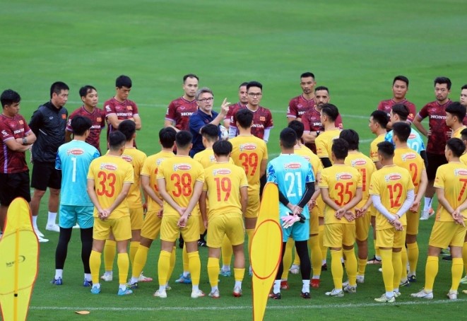 hlv-troussier-khien-ca-chau-a-viet-vi-trieu-tap-doi-hinh-kho-tin-nhat-lich-su-dtvn