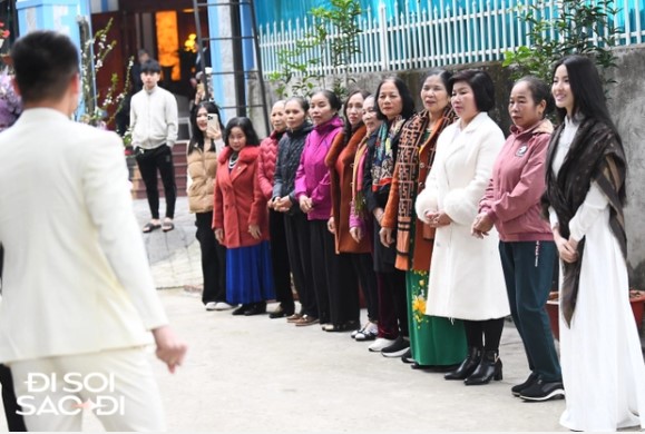 qua-nhanh-vua-cau-hon-xong-quang-hai-da-chot-ngay-sang-nha-ban-gai-dam-ngo