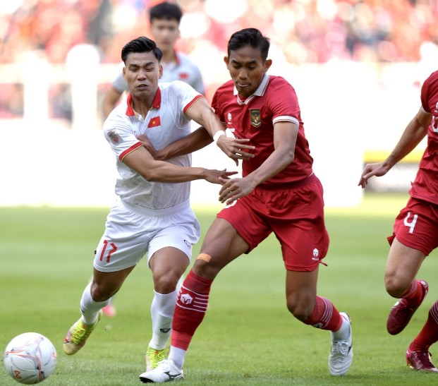 cau-thu-indonesia-to-afc-thien-vi-dt-viet-nam-afc-choi-the-khong-dep